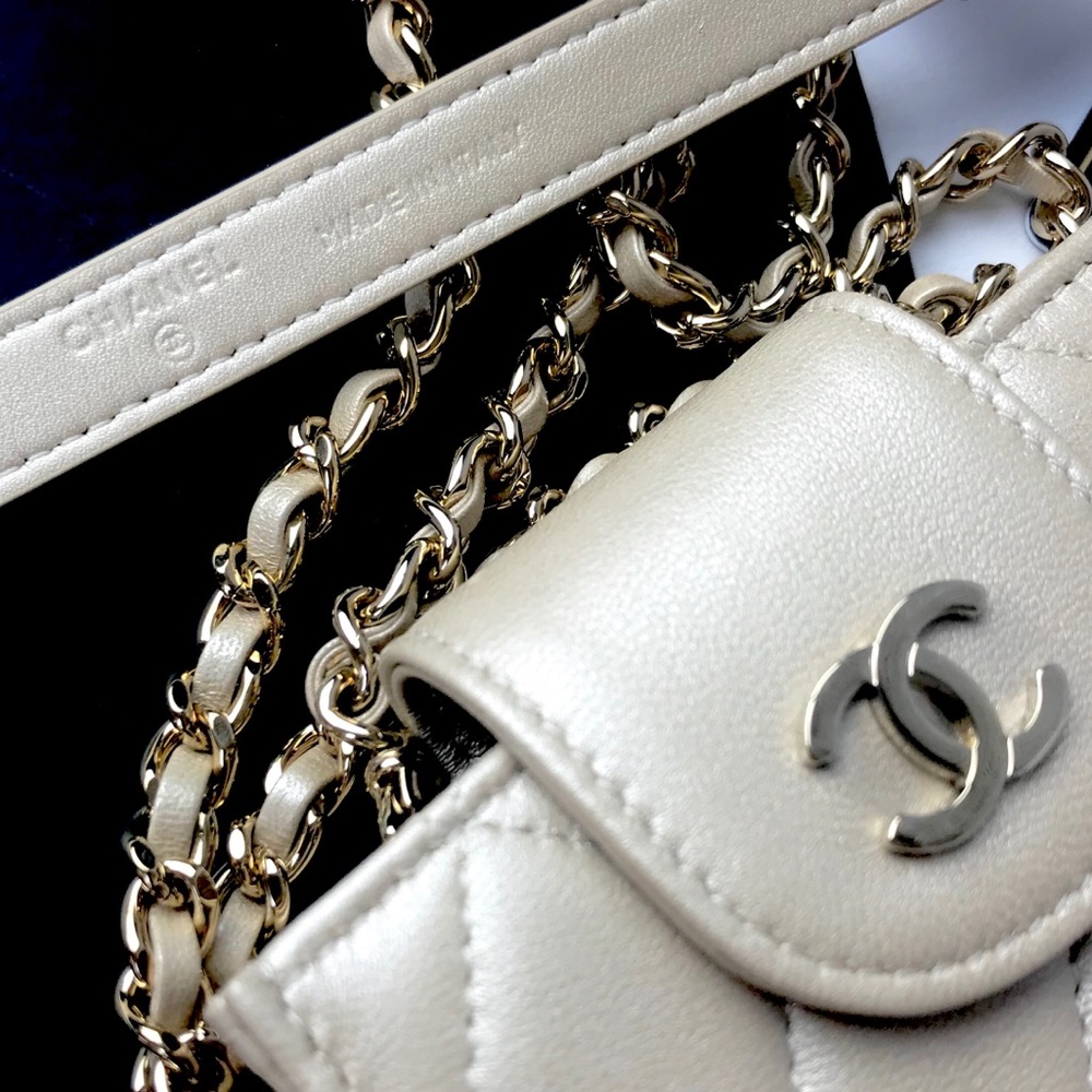 SOLD 💸AUTHENTIC CHANEL beige phone holder belt - Picture 2 of 8